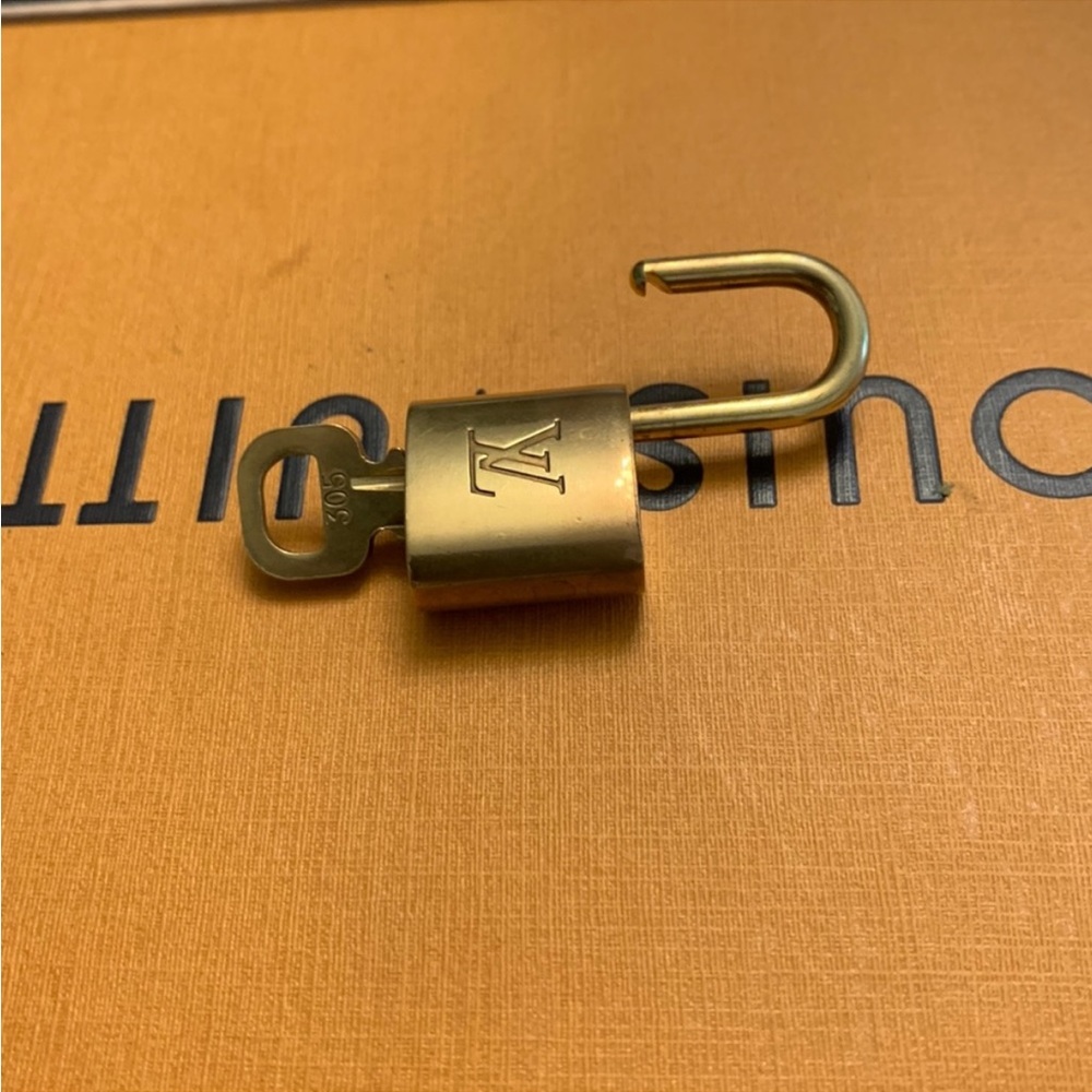 Louis Vuitton Lock and Key #305 - Picture 3 of 4